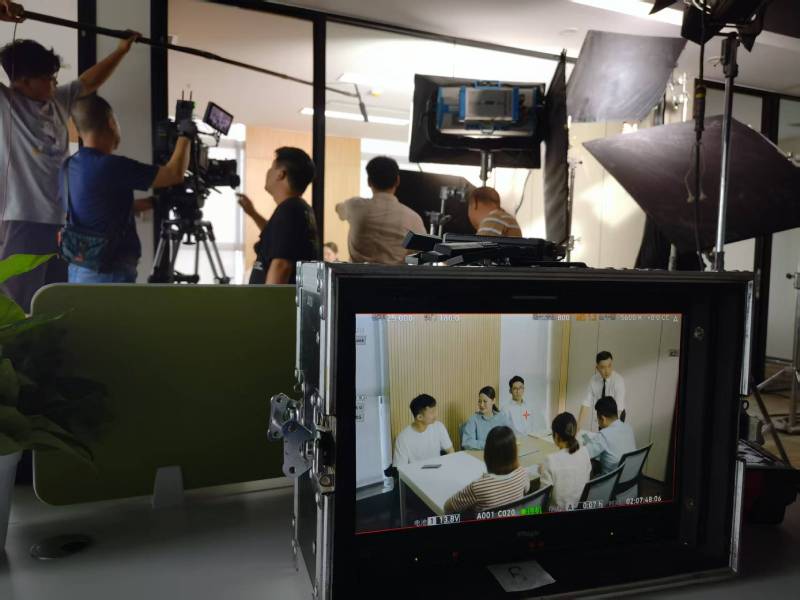 安乡县TVC拍摄公司：科技产品视觉化大师，诠释未来感与功能美学