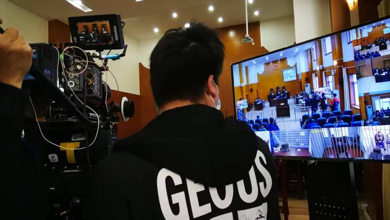 AI生成VS人工创意——安乡县广告片拍摄公司的技术浪漫主义实践